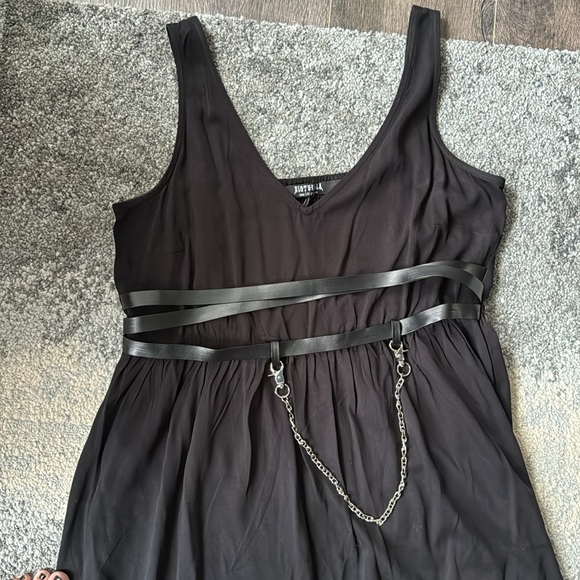 Raven V-Neck Sleeveless Chain Midi Dress - Picture 4 of 7